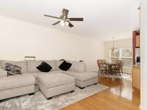 1105 Longwood DR #1105, Lisle, IL 60532