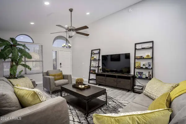 2133 E WAHALLA Lane, Phoenix, AZ 85024