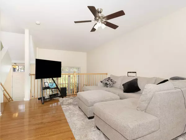 1105 Longwood Drive #1105, Lisle, IL 60532