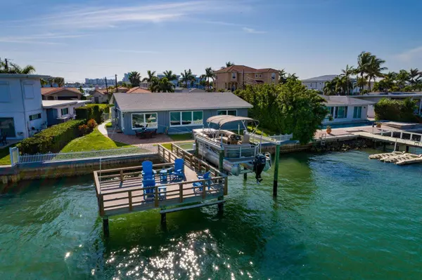 11085 6TH ST E, Treasure Island, FL 33706