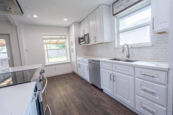 318 Linklea Drive, Duncanville, TX 75137