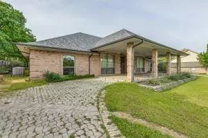 704 Indian Springs Trail, Kennedale, TX 76060