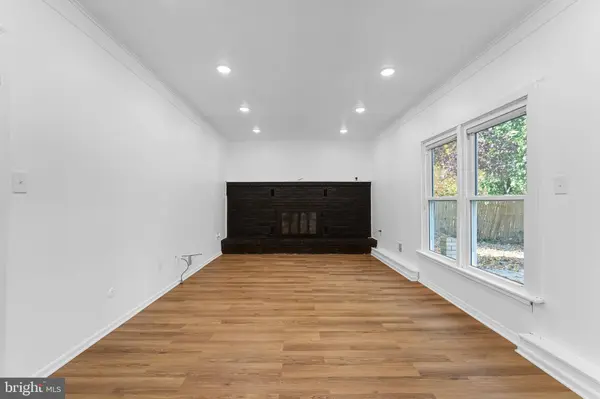 29 WILLOW BROOK RD, Freehold, NJ 07728