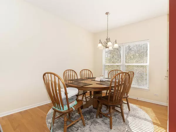 1105 Longwood Drive #1105, Lisle, IL 60532