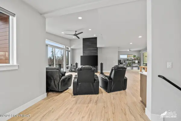 5392 Sandhill Lp, Anchorage, AK 99502