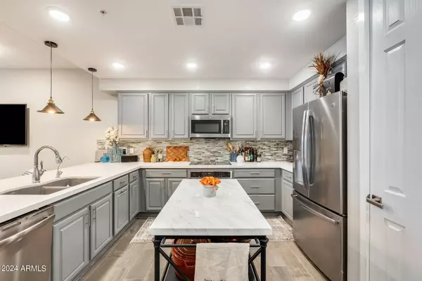 250 W QUEEN CREEK Road #121, Chandler, AZ 85248