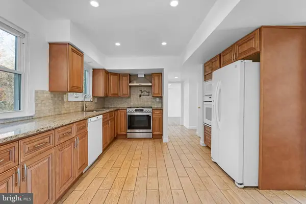 29 WILLOW BROOK RD, Freehold, NJ 07728