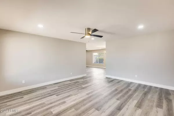 4624 E BOHL Street, Phoenix, AZ 85044