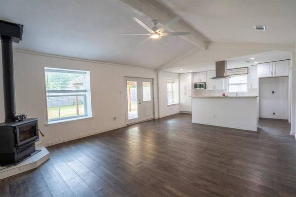 318 Linklea Drive, Duncanville, TX 75137