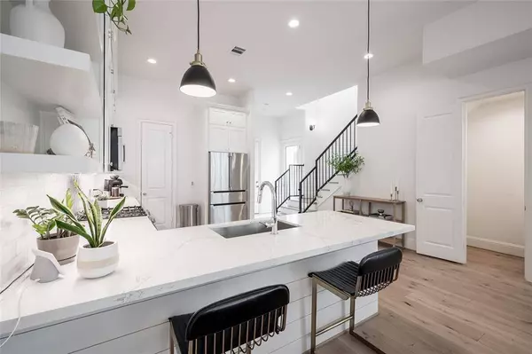 927 Nadine ST, Houston, TX 77009