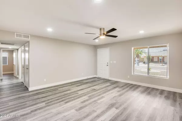 4624 E BOHL Street, Phoenix, AZ 85044