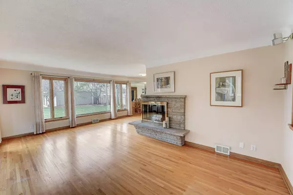 2717 W 28th ST, Minneapolis, MN 55416