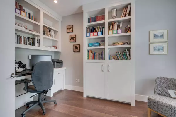 507 37 ST SW, Calgary, AB T3C 1R8