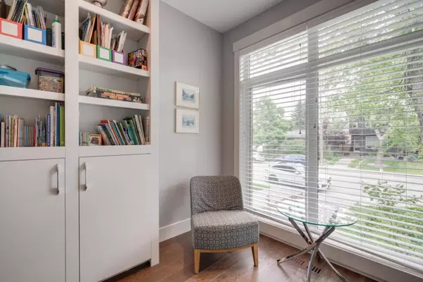 507 37 ST SW, Calgary, AB T3C 1R8