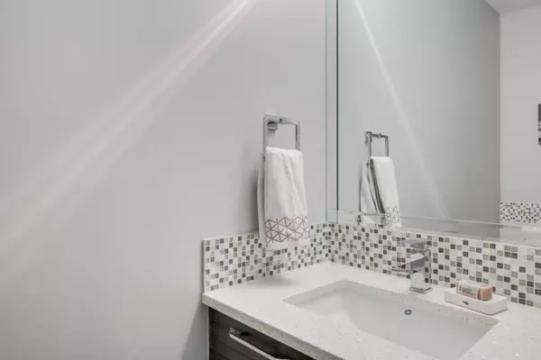 507 37 ST SW, Calgary, AB T3C 1R8