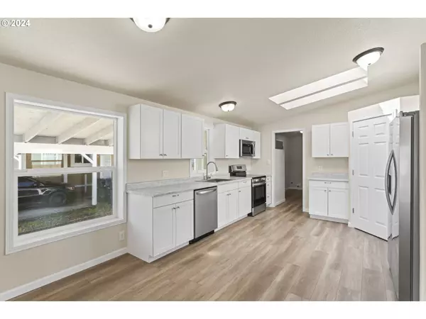 700 N MILL ST #51, Creswell, OR 97426