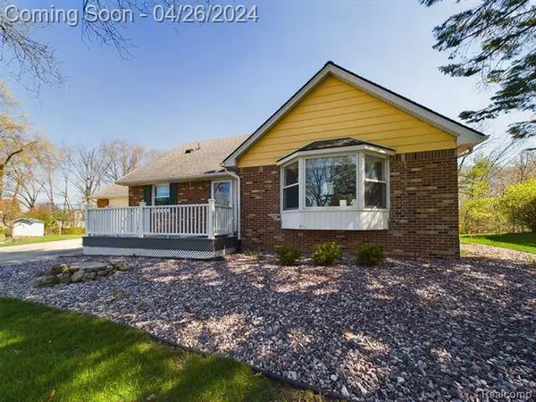 2526 Costa Mesa Road, Waterford, MI 48329