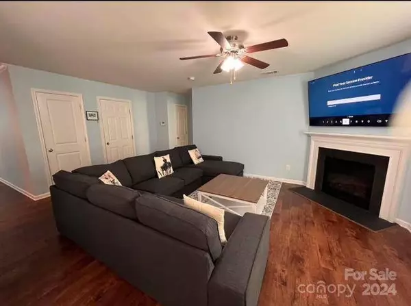 7021 Thorncrown ST, Charlotte, NC 28214