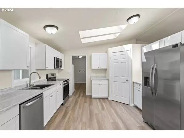 700 N MILL ST #51, Creswell, OR 97426