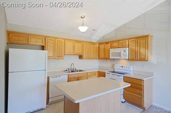 33556 Utica Road 21, Fraser, MI 48026