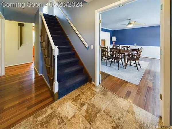 2526 Costa Mesa Road, Waterford, MI 48329