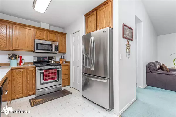 2130 Sundew CIR, Anchorage, AK 99502