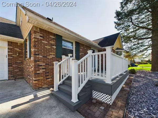 2526 Costa Mesa Road, Waterford, MI 48329