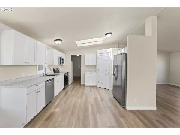 700 N MILL ST #51, Creswell, OR 97426