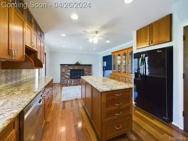 2526 Costa Mesa Road, Waterford, MI 48329