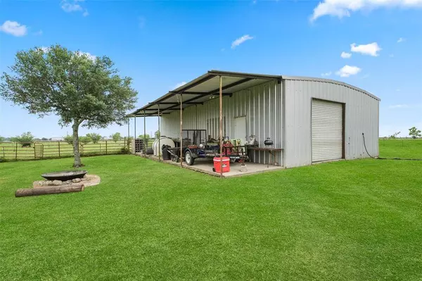 2160 Klopsteck RD, Sealy, TX 77474