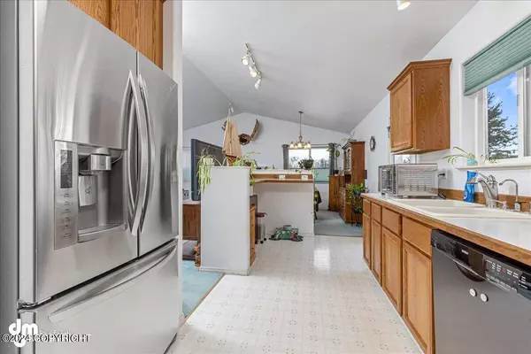 2130 Sundew CIR, Anchorage, AK 99502