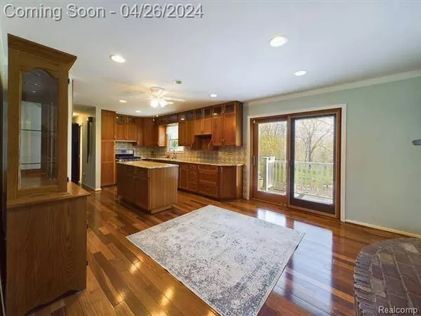 2526 Costa Mesa Road, Waterford, MI 48329