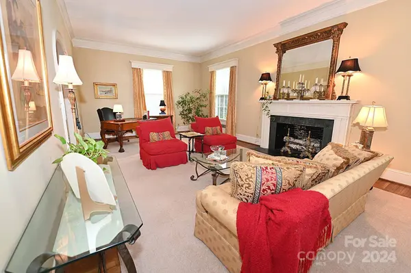 207 5th AVE NE, Hickory, NC 28601