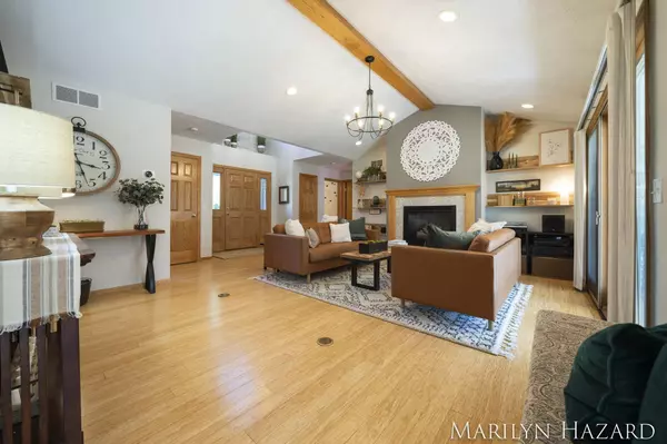 11793 Henrietta NE Drive, Rockford, MI 49341