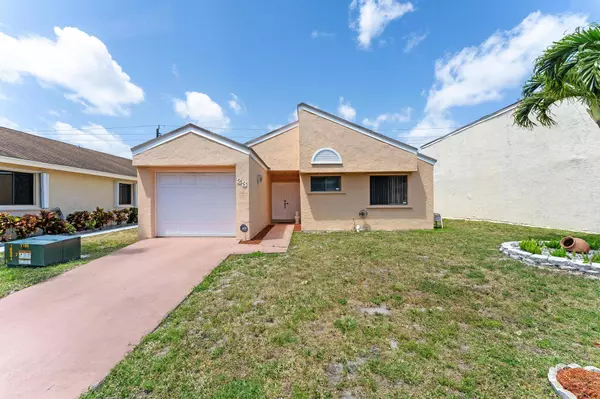 23 Hawthorne LN, Boynton Beach, FL 33426