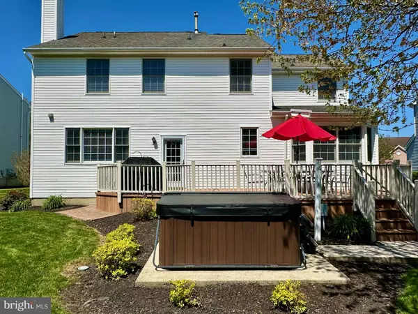 6 BAY HILL CT, Mount Holly, NJ 08060