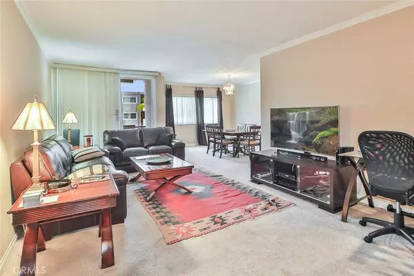 4915 Tyrone AVE #204, Sherman Oaks, CA 91423