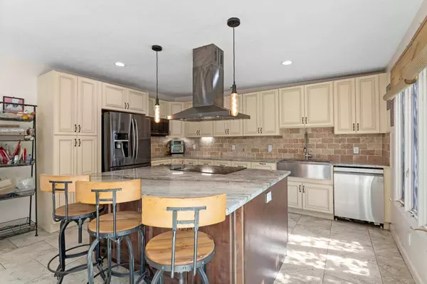 911 Caroline AVE, West Palm Beach, FL 33413