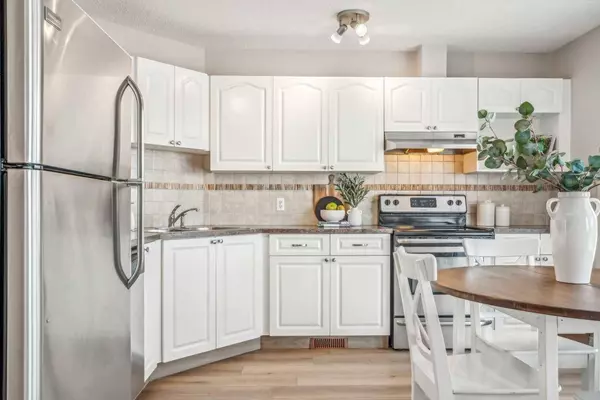 900 Allen ST SE #2, Airdrie, AB T4B 2M2