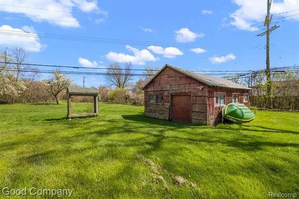 30825 FORT Road, Rockwood, MI 48173