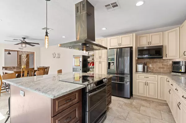 911 Caroline AVE, West Palm Beach, FL 33413