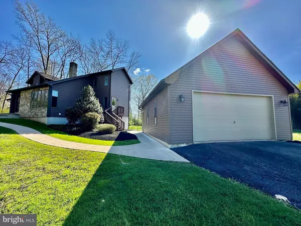 22 HENDRICKS RD, Perkiomenville, PA 18074