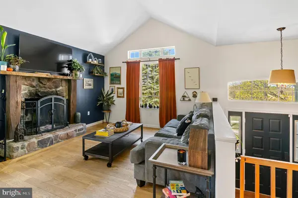 5638 THOMAN DR, Spring Grove, PA 17362