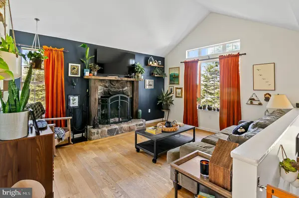 5638 THOMAN DR, Spring Grove, PA 17362