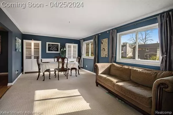 5147 Lake Grove Drive, White Lake, MI 48383