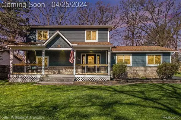 5147 Lake Grove Drive, White Lake, MI 48383