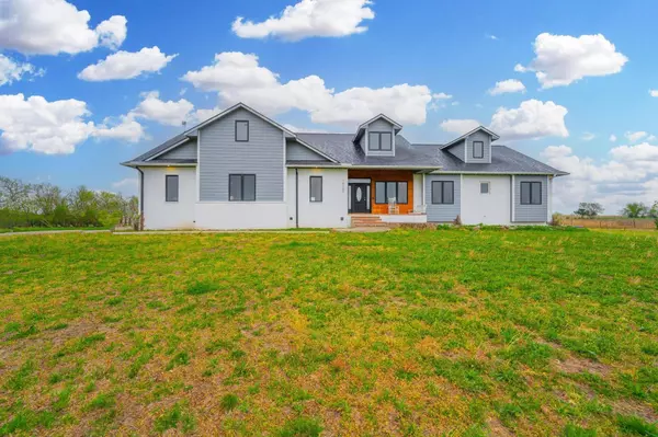 18260 SW Prairie Creek Rd, Rose Hill, KS 67133