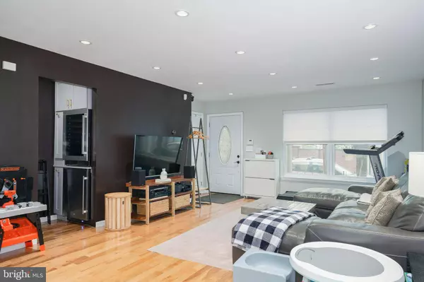 413 TITAN ST, Philadelphia, PA 19147