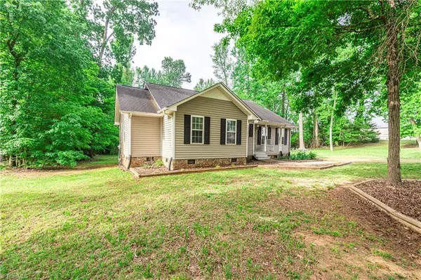 106 E Luther AVE, Liberty, NC 27298