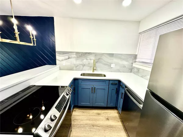 212 ORIENTA POINT ST #212, Altamonte Springs, FL 32701